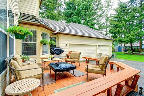 Essential Curb Appeal Tips To Stage Your Deck