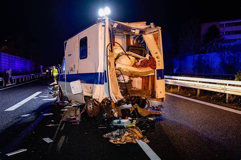 Linienbus Kracht Auf A 73 Bei Erlangen In Wohnmobil Mehrere Verletzte