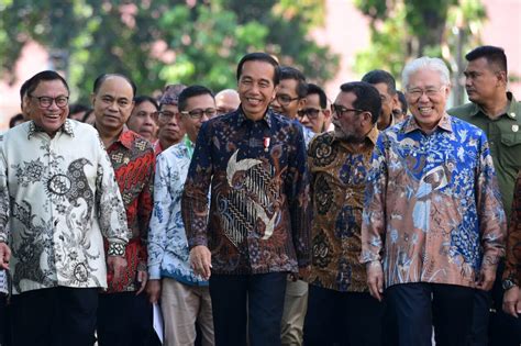 FOTO Presiden Tekankan Pentingnya Regulasi Transformasi Digital Yang