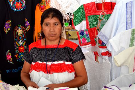 El Traje Tradicional Indígena Y El Arte Textil Comisión Nacional