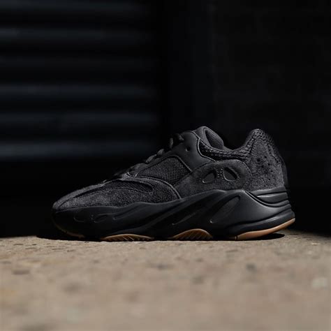 【focus Store】 Yeezy Boost 700 Utility Black 黑生膠 黑武士 Fv5304 蝦皮購物