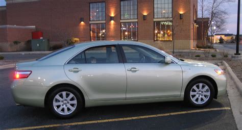review  toyota camry hybrid