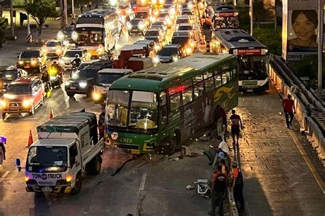 Banggaan Sa Edsa Nagdulot Ng Pagsikip Ng Trapiko Abs Cbn News