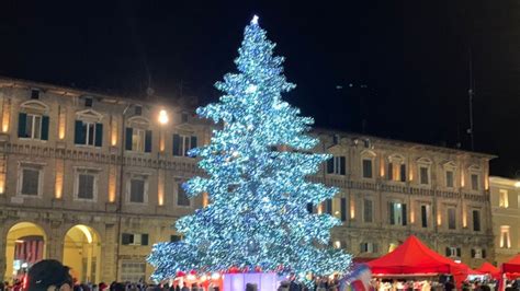 Pesaro Inaugura Il Natale L Dicembre Accensione Dellalbero E Dei