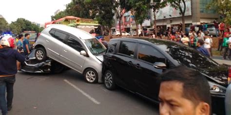 Kecelakaan Beruntun Di Bintaro Diduga Karena Sopir Truk Mengantuk