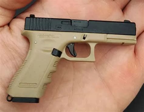 Chaveiro Pistola Glock 17 Preto Tam Colecionavel Miniatura Frete grátis