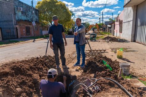 El Municipio ejecuta obras de cloacas en cuatro barrios en simultáneo