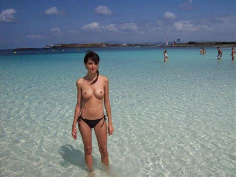 Teen Gfs Naked At The Beach And In Bikinis And Posing For Pics 13 Porn Pictures XXX Photos Sex