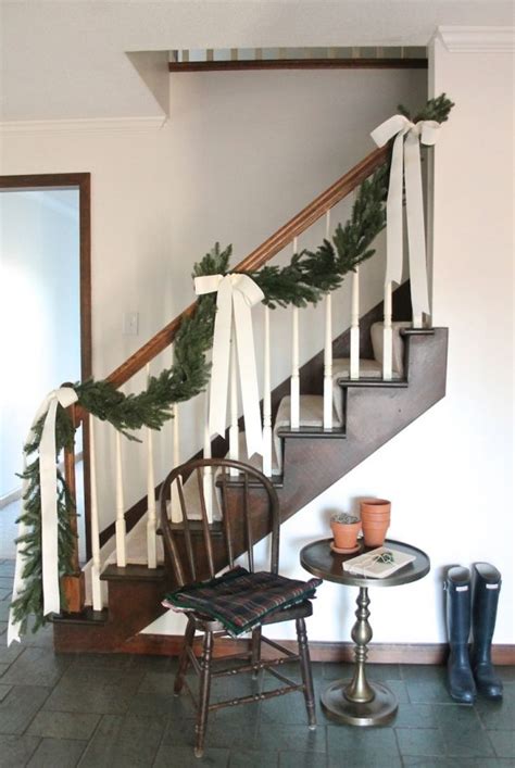 23 Welcoming And Cozy Christmas Entryway Décor Ideas DigsDigs