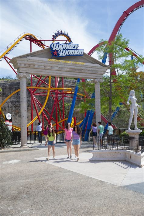 Wonder Woman™ Golden Lasso Coaster Six Flags Fiesta Texas