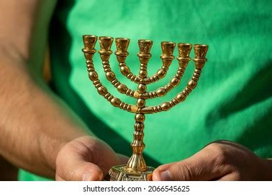 321 Imágenes De Seven Branched Menorah Imágenes Fotos Y Vectores De Stock Shutterstock