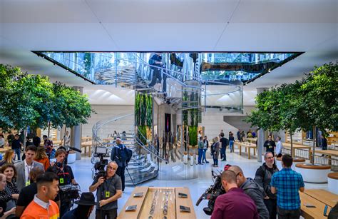 Apple's Fifth Avenue Store Is Reopening. Here's What It's Like Inside ...