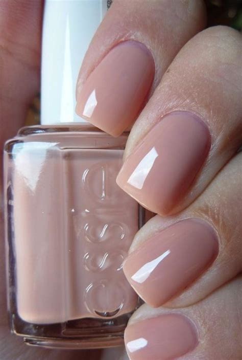 La manucure en couleur nude idées originales pour votre nail art nu