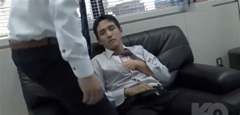 謎片 KO 家西裝男 看板 LGBT SEX 批踢踢實業坊