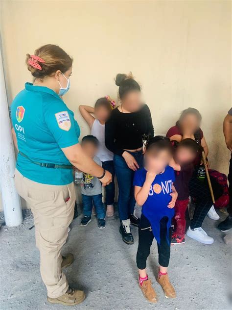 Hacinados sin agua ni comida encuentran en bodega a más de 300