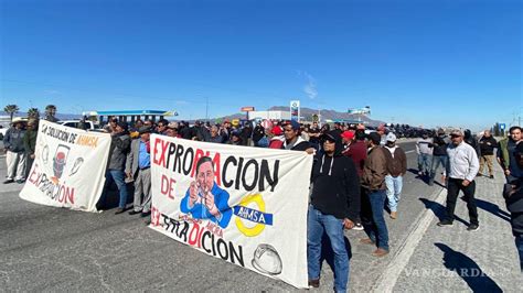 Obreros De AHMSA Bloquean La Carretera Federal 57 A La Entrada De