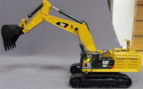 Caterpillar 390f Lme Hydraulic Tracked Excavator Diecast Masters