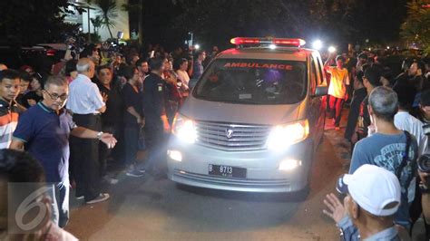 Jenazah Mike Mohede Tiba Di Rumah Duka Foto Liputan