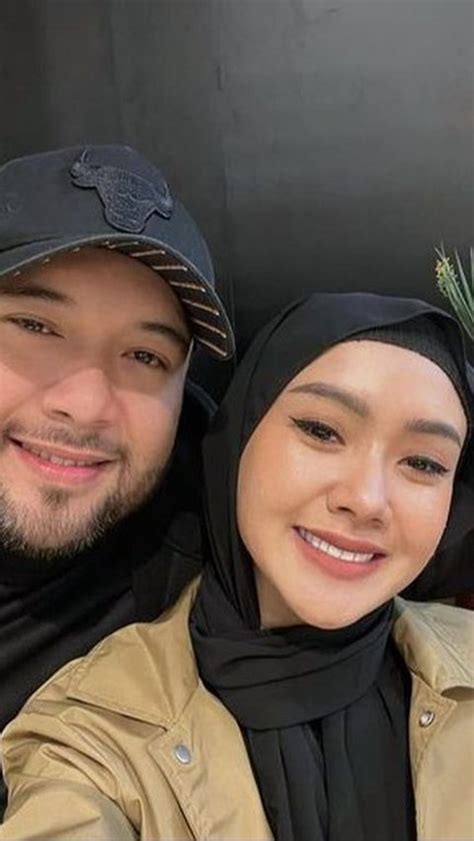 Senasib Dengan Ayu Ting Ting 10 Artis Ini Juga Batal Nikah Nomor 8