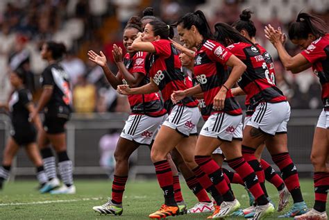 Flamengo vence Vasco na véspera do clássico masculino