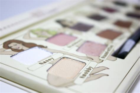 Nude Nude Nude Avec The Balm Et Sa Chic Palette La Nude Tude Nous Les Nanas