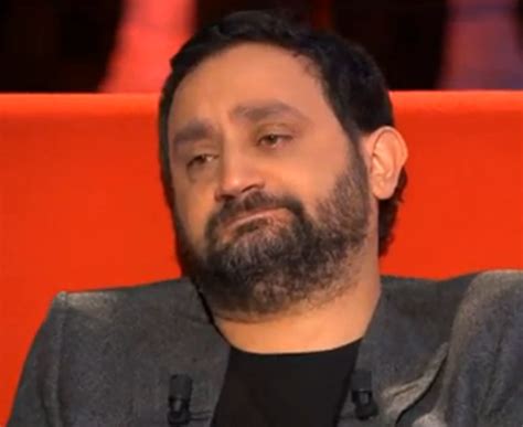 Cyril Hanouna en larmes il évoque sa grand mère sur le Divan de Marc