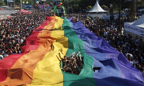 Dois terços das pessoas não gostariam de ter um filho gay diz pesquisa Jornal O Globo