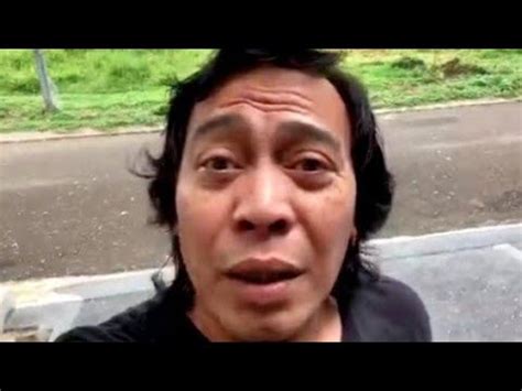 Uhuyy Viral Foto Nyeleneh Komeng Melenggang Ke Istora Senayan Youtube