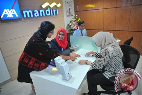 AXA Mandiri Dan AXA Serahkan Bantuan Karyawan Senilai Rp456 Juta Untuk