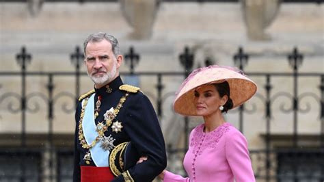 La Elegancia De Letizia En Su Llegada Junto Al Rey Felipe Vi A La