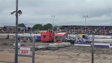 Robin Reliant Race @Smeatharpe Stadium 16/7/17 - YouTube