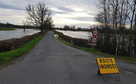 Rigny Sur Arroux Larroux Est En Crue La Route Du Crot Est Ferm E