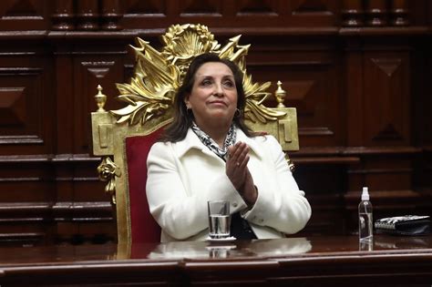 Perú Dina Boluarte Jura El Cargo Como Nueva Presidenta De Perú La