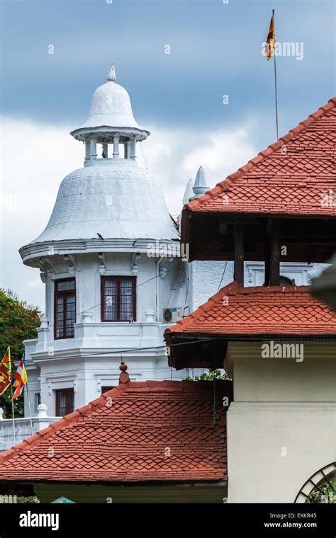 Sri Lanka Dalada Maligawa Stock Photo Alamy
