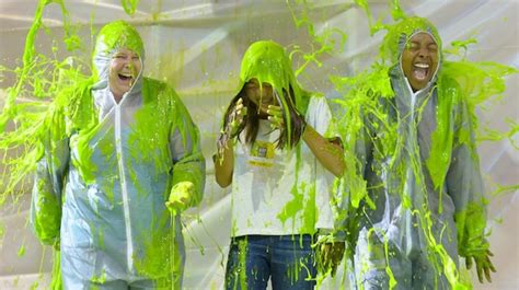 Kid Reporter Tests Slime Ahead Of Nickelodeon Awards Show Si Kids