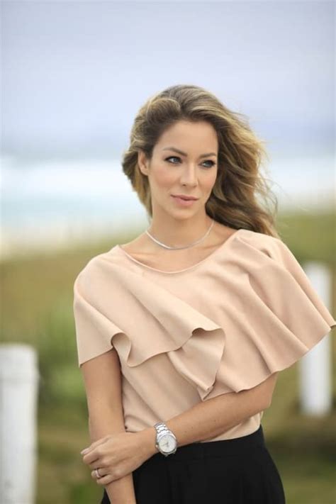 Rafaela Gomes Barbosa Looks Cor Nude Ideias Para Se Juntar Tend Ncia Da Moda