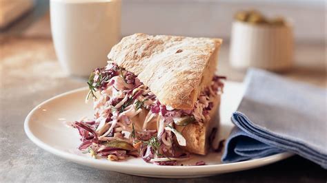 Vloerbrood met kaas en koolsalade recept Allerhande Albert Heijn België