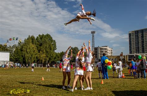 картинки : люди, солнце, толпа, отпуск, прыжки, стадион, Фестиваль ...