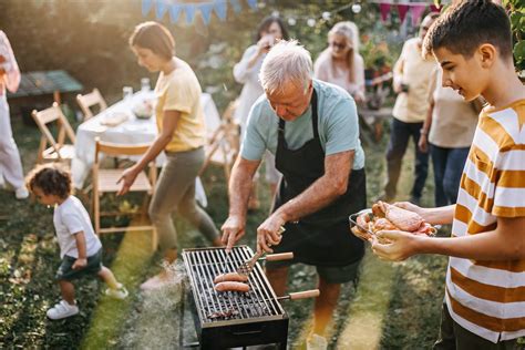 Your Guide on How to Throw a Backyard BBQ - Regional Finance