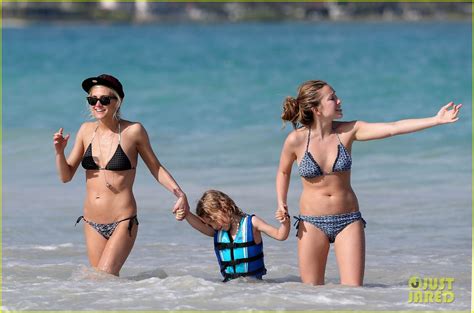 Ashlee Simpson Bikini Babe In Hawaii Photo Ashlee Simpson Bikini Bronx Wentz