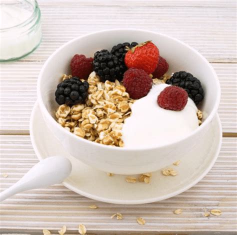 5 Benefits of Oatmeal - The Healthy Happy Woman