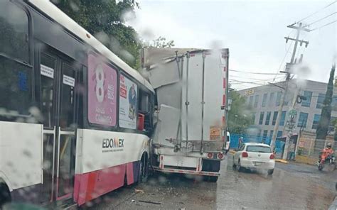 Mexibús se impacta contra tráiler en la López Portillo hay ocho