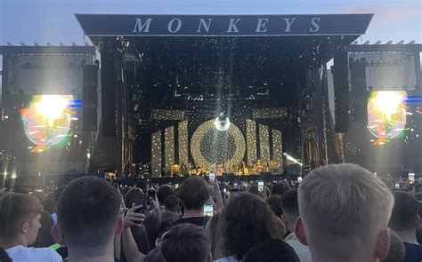 Review Arctic Monkeys First Show Back In Manchester Mancunian Matters