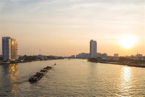 Bangkok skyline at sunset 1964848 Stock Photo at Vecteezy