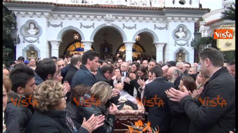 L Ultimo Saluto Al Boss Delle Cerimonie I Funerali Di Antonio Polese