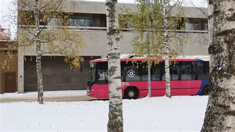 Bussiliikenne Hidastuu Hetkellisesti Penkkariajelun Vuoksi Oulun