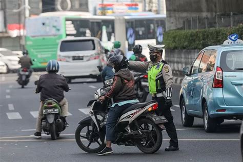 Mulai Hari Ini Kendaraan Tak Lolos Uji Emisi Ditilang Akurat