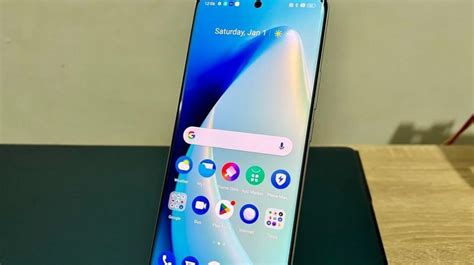 Review Realme Pro G Jauh Lebih Premium Dengan Layar Lengkung Khas