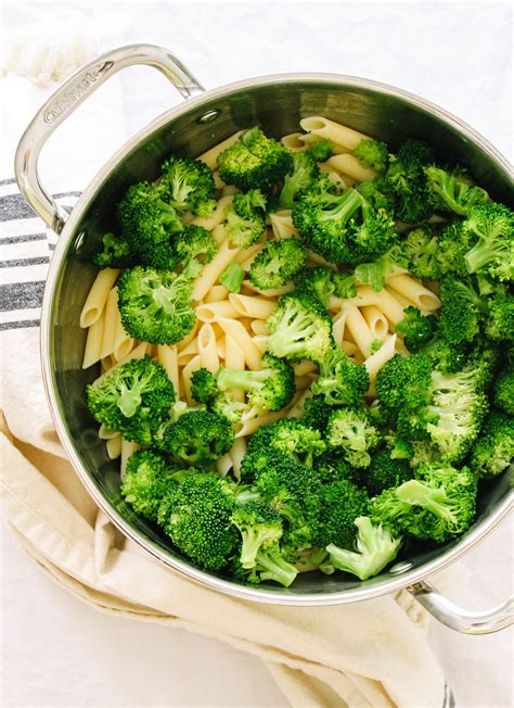 CREAMY BROCCOLI PASTA THE SIMPLE VEGANISTA