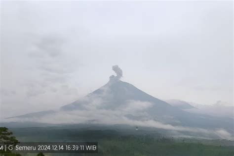 Gunung Semeru Di Jawa Timur Kembali Erupsi Dengan Letusan Setinggi 900